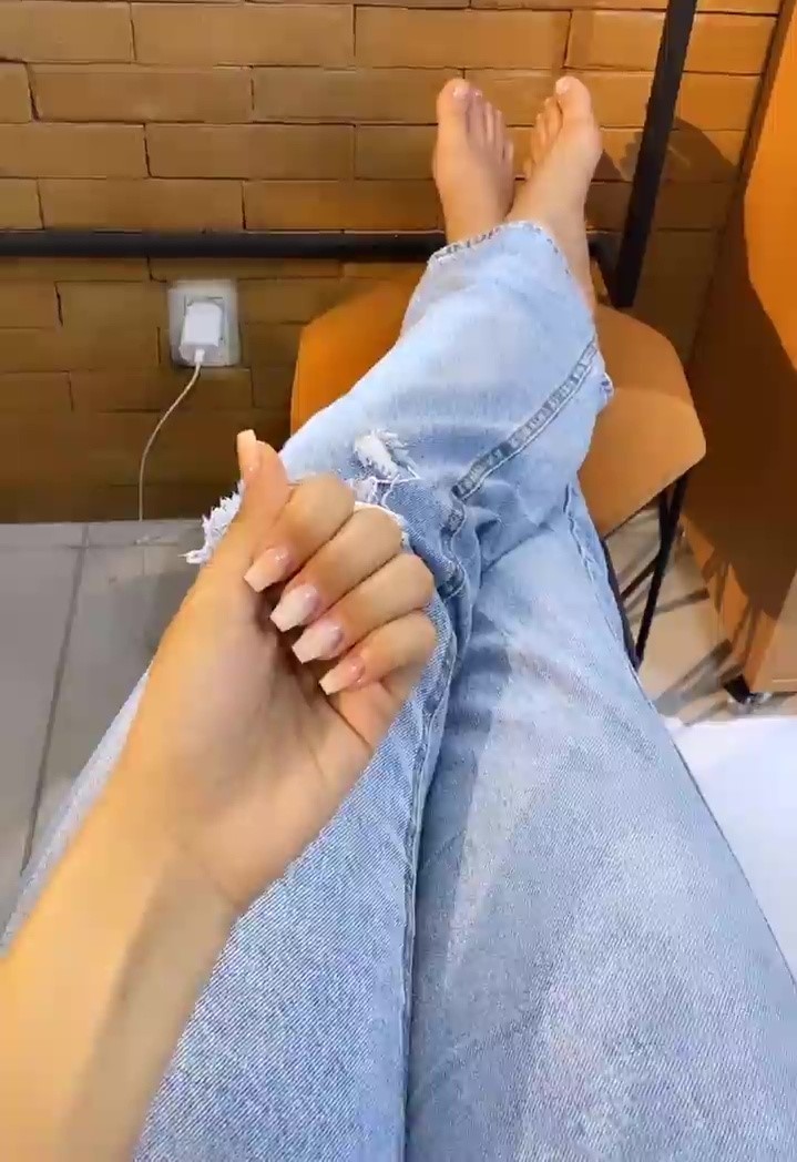 Eslov Nia Feet